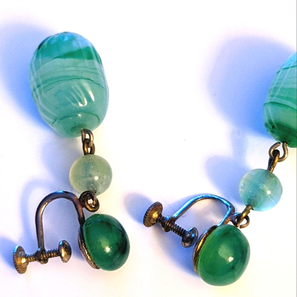 Gorgeous Green Swirl Art Glass Dangle Drop Earrings Three Tiers Screw Backs 💚 - Picture 5 of 5